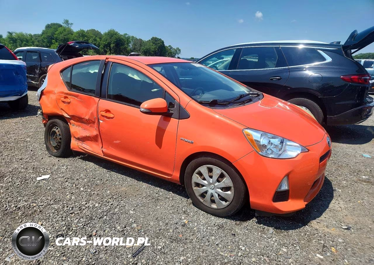 2013 Toyota Prius C Two VIN:JTDKDTB36D1039570 - 4