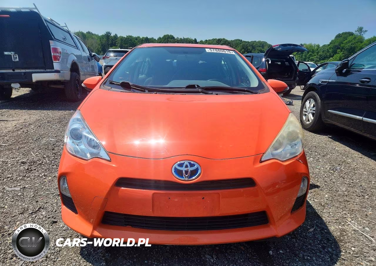 2013 Toyota Prius C Two VIN:JTDKDTB36D1039570 - 5