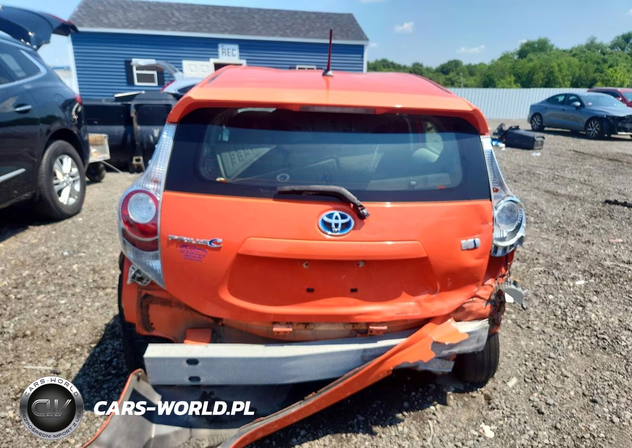 2013 Toyota Prius C Two VIN:JTDKDTB36D1039570 - 6