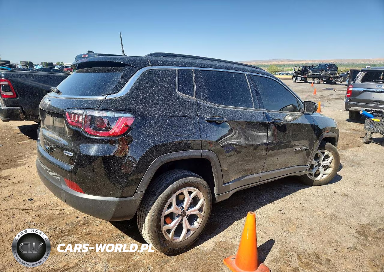 2025 Jeep Compass Latitude VIN:3C4NJDBN2ST524999 - 3