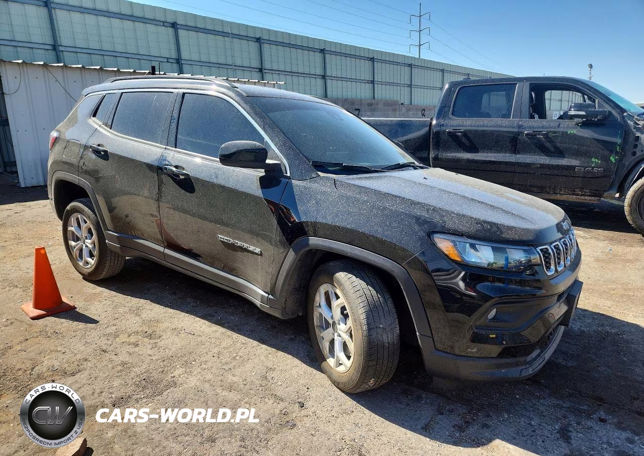 2025 Jeep Compass Latitude VIN:3C4NJDBN2ST524999 - 4