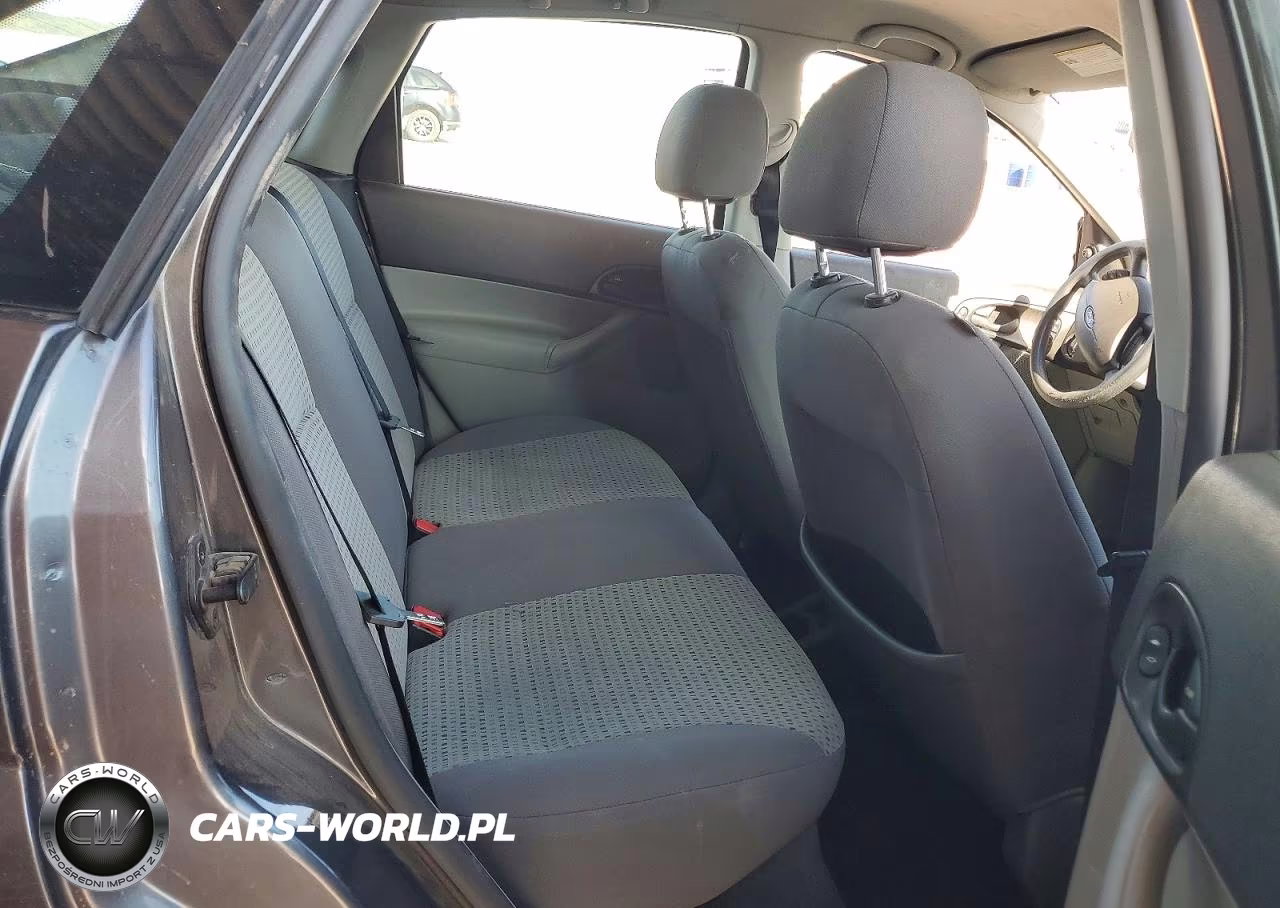 2007 Ford Focus Zx4 VIN:1FAHP34N37W137615 - 10