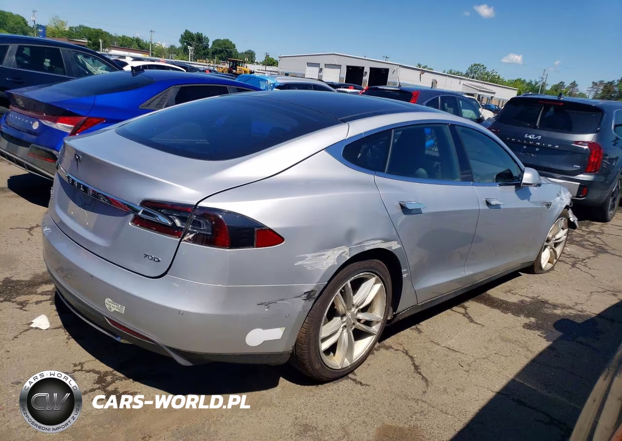 2015 Tesla Model S VIN:5YJSA1E24FF112932 - 3