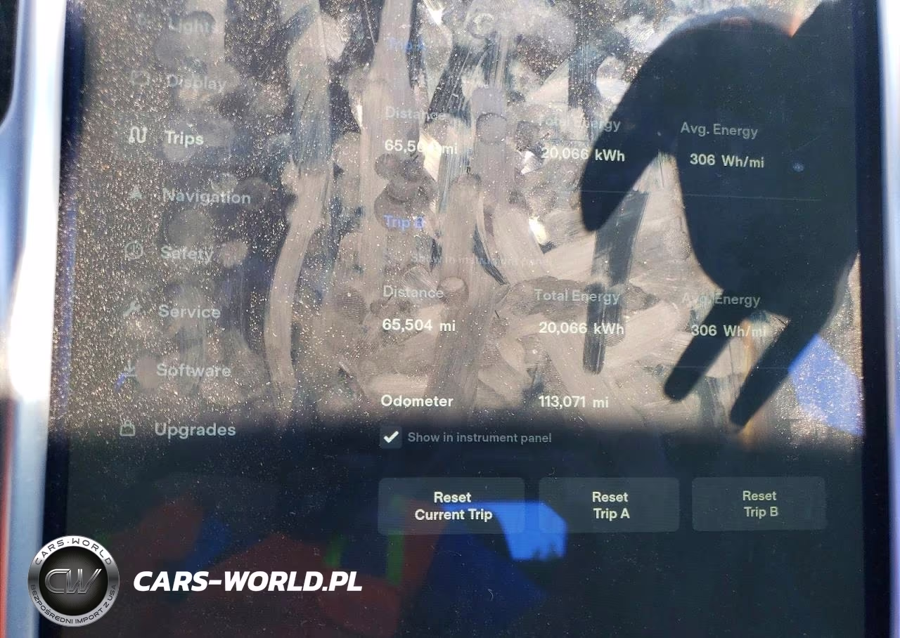 2015 Tesla Model S VIN:5YJSA1E24FF112932 - 9