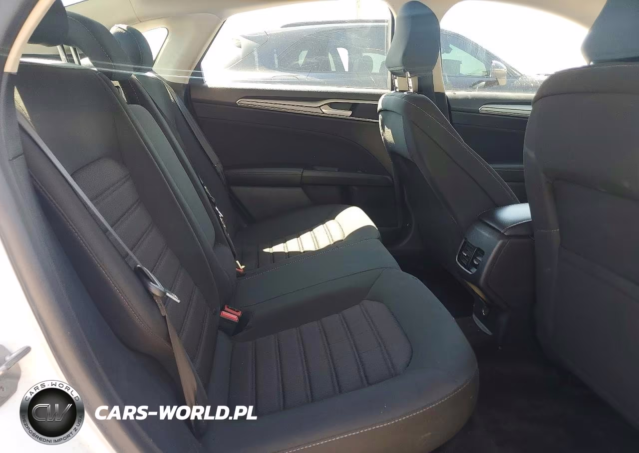 2020 Ford Fusion Se VIN:3FA6P0HD9LR105773 - 10