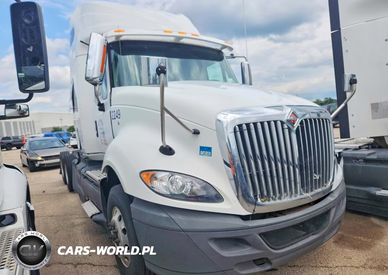 2016 International Lf687 Semi Truck – zdjęcie 1 z 10