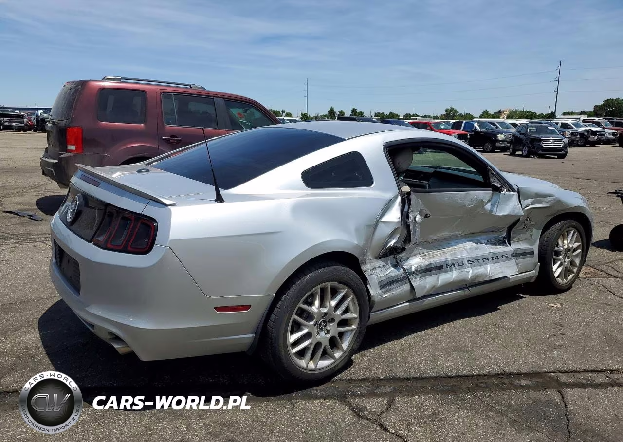 2014 Ford Mustang VIN:1ZVBP8AM8E5266135 - 3