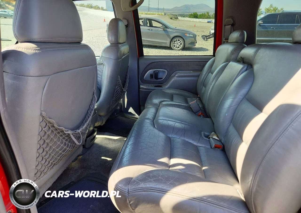 1995 Chevrolet Suburban K2500 VIN:1GNGK26N7SJ307435 - 11