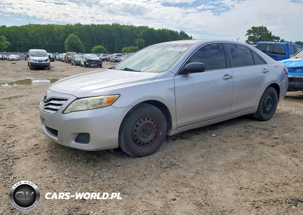 2011 Toyota Camry Le – zdjęcie 1 z 12