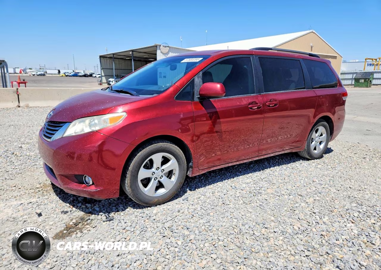 2011 Toyota Sienna Le – zdjęcie 1 z 13