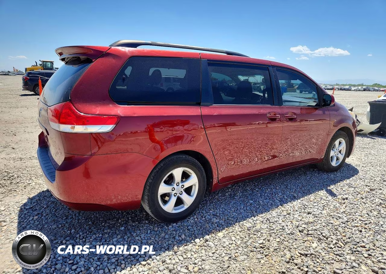 2011 Toyota Sienna Le VIN:5TDKK3DC4BS075986 - 3