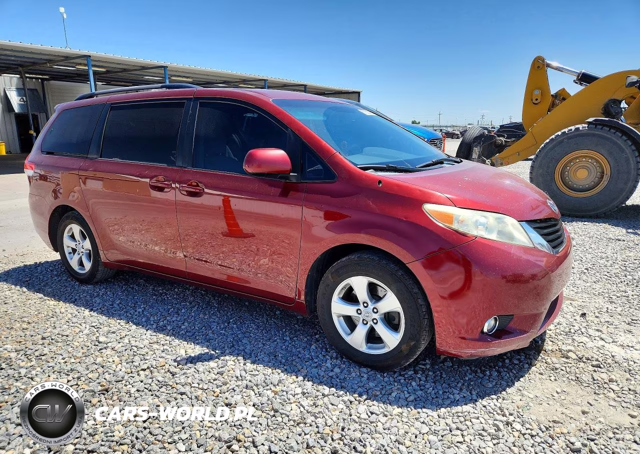2011 Toyota Sienna Le VIN:5TDKK3DC4BS075986 - 4