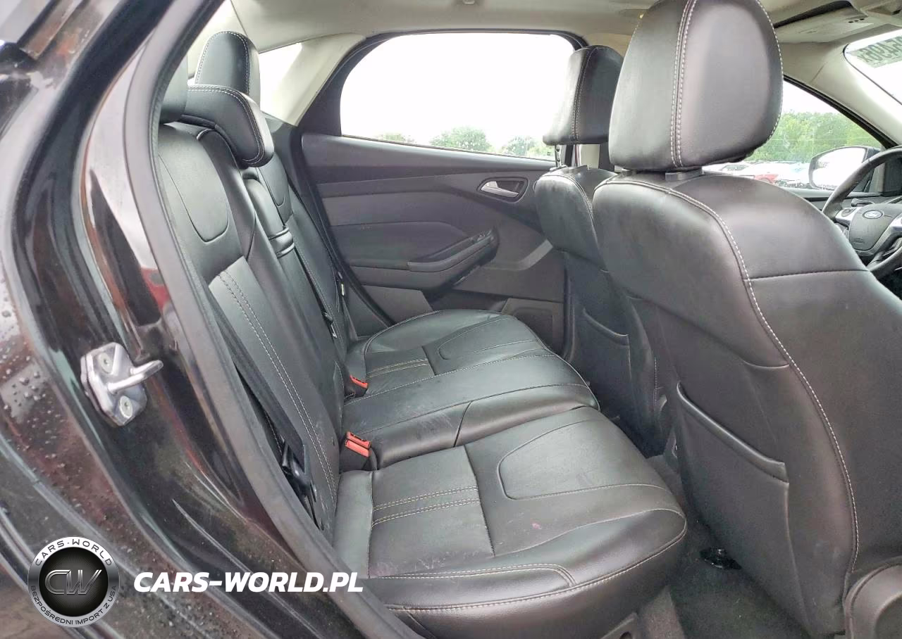 2012 Ford Focus Titanium VIN:1FAHP3J25CL447934 - 10