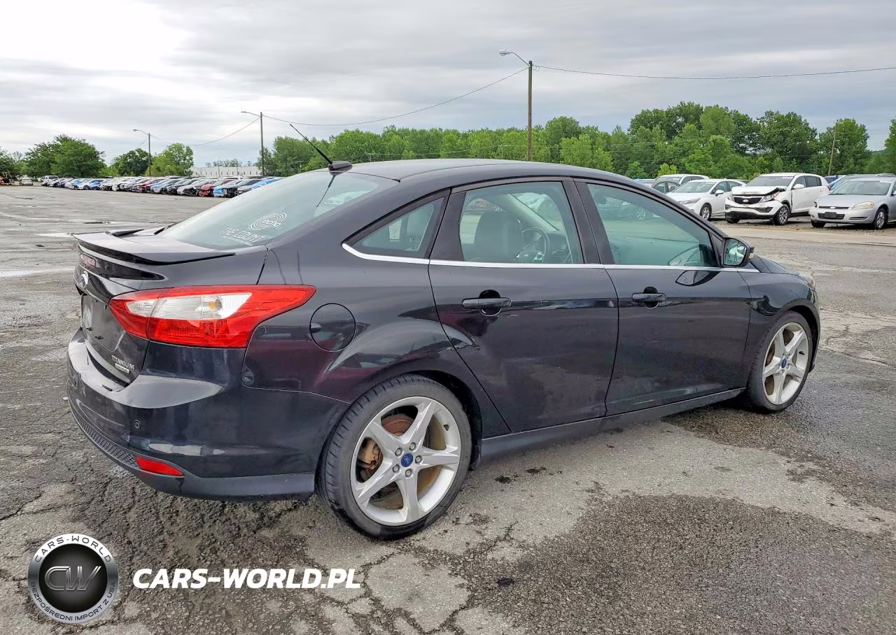 2012 Ford Focus Titanium VIN:1FAHP3J25CL447934 - 3