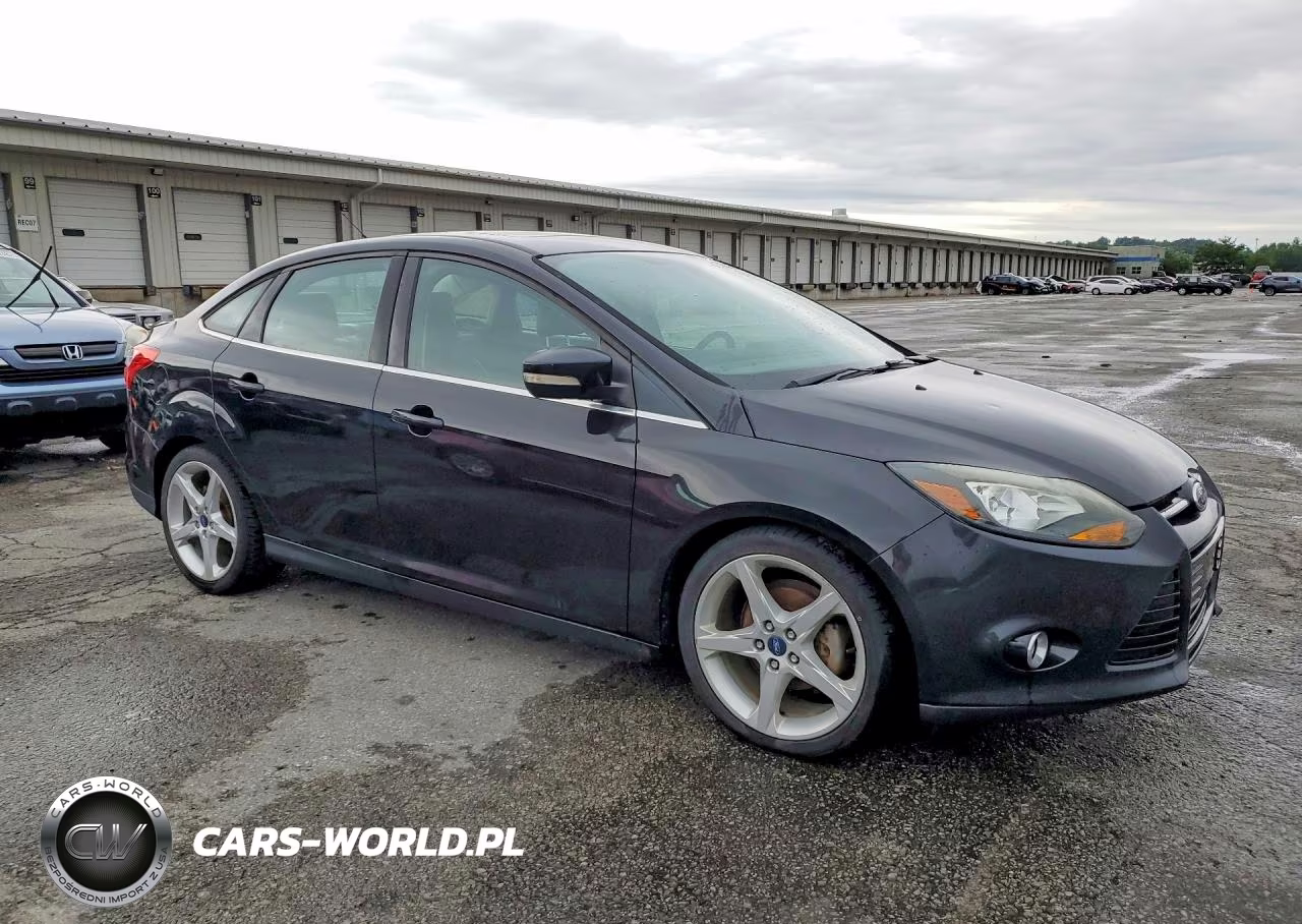 2012 Ford Focus Titanium VIN:1FAHP3J25CL447934 - 4