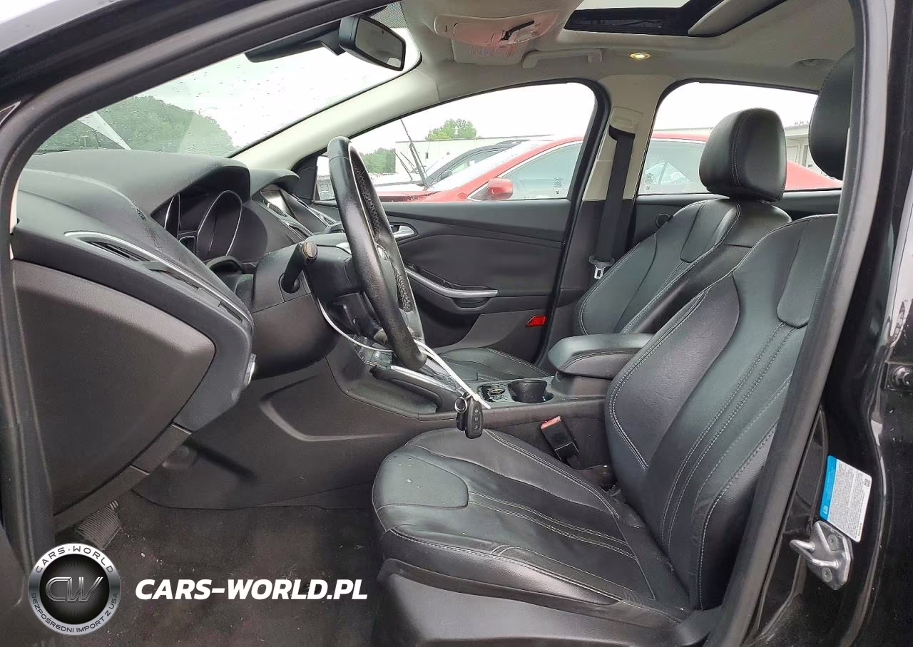 2012 Ford Focus Titanium VIN:1FAHP3J25CL447934 - 7