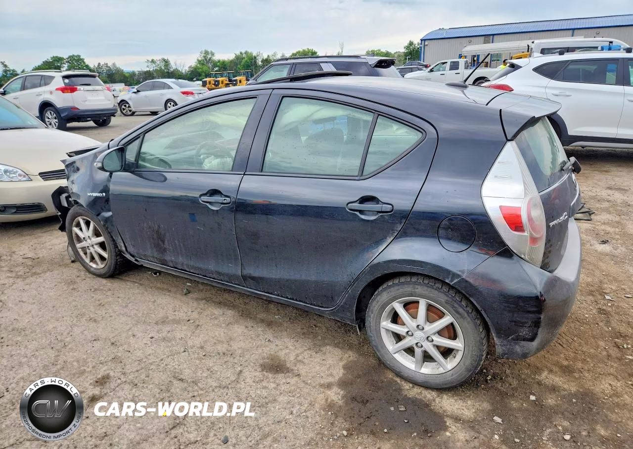2014 Toyota Prius C Three VIN:JTDKDTB31E1064183 - 2