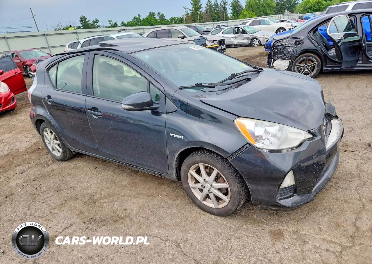 2014 Toyota Prius C Three VIN:JTDKDTB31E1064183 - 4