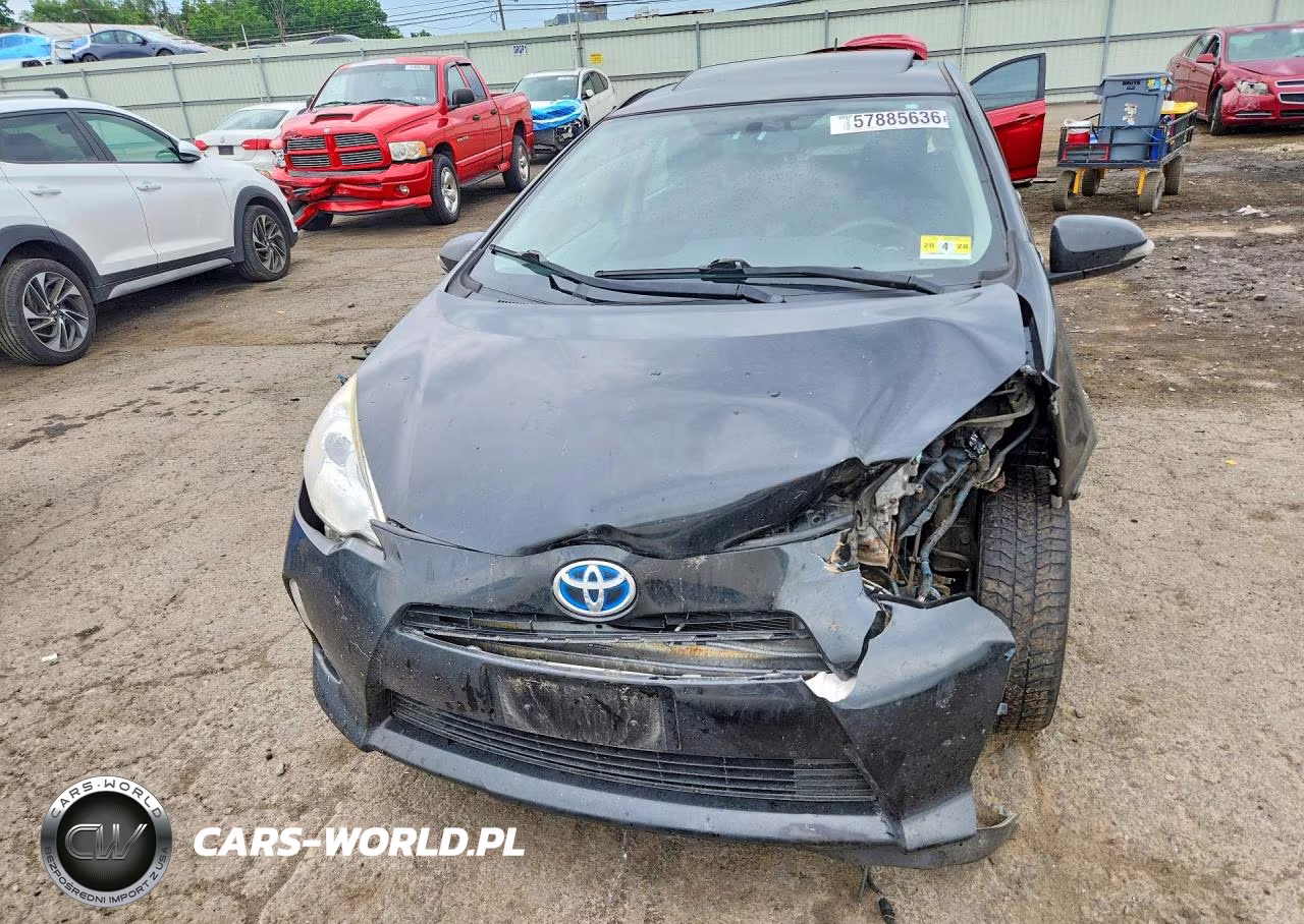 2014 Toyota Prius C Three VIN:JTDKDTB31E1064183 - 5