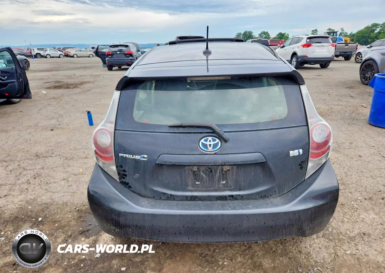 2014 Toyota Prius C Three VIN:JTDKDTB31E1064183 - 6