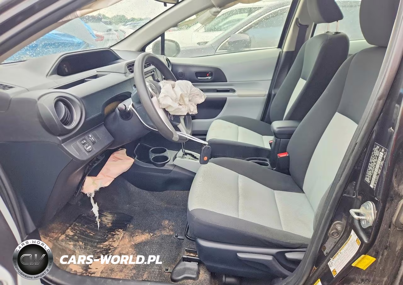 2014 Toyota Prius C Three VIN:JTDKDTB31E1064183 - 7