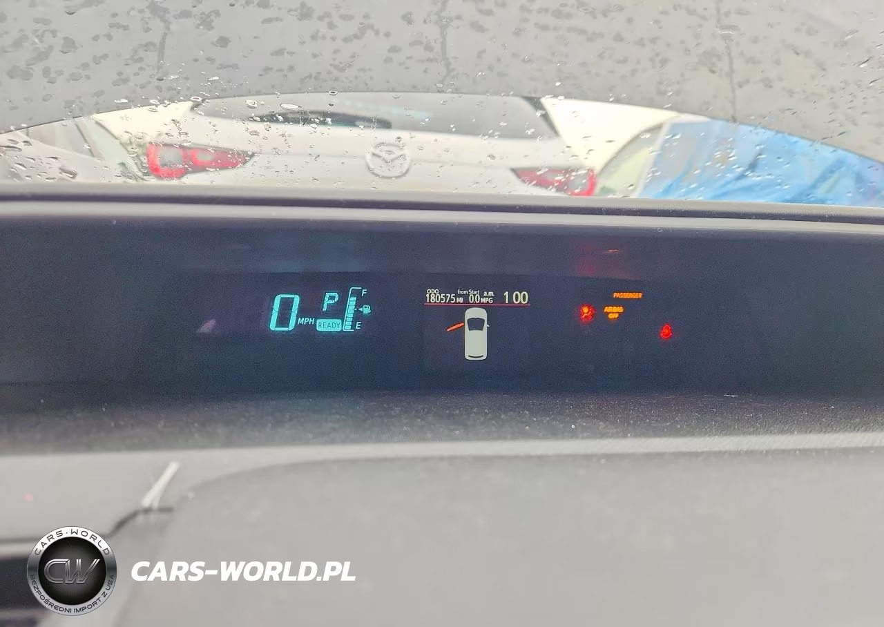 2014 Toyota Prius C Three VIN:JTDKDTB31E1064183 - 9