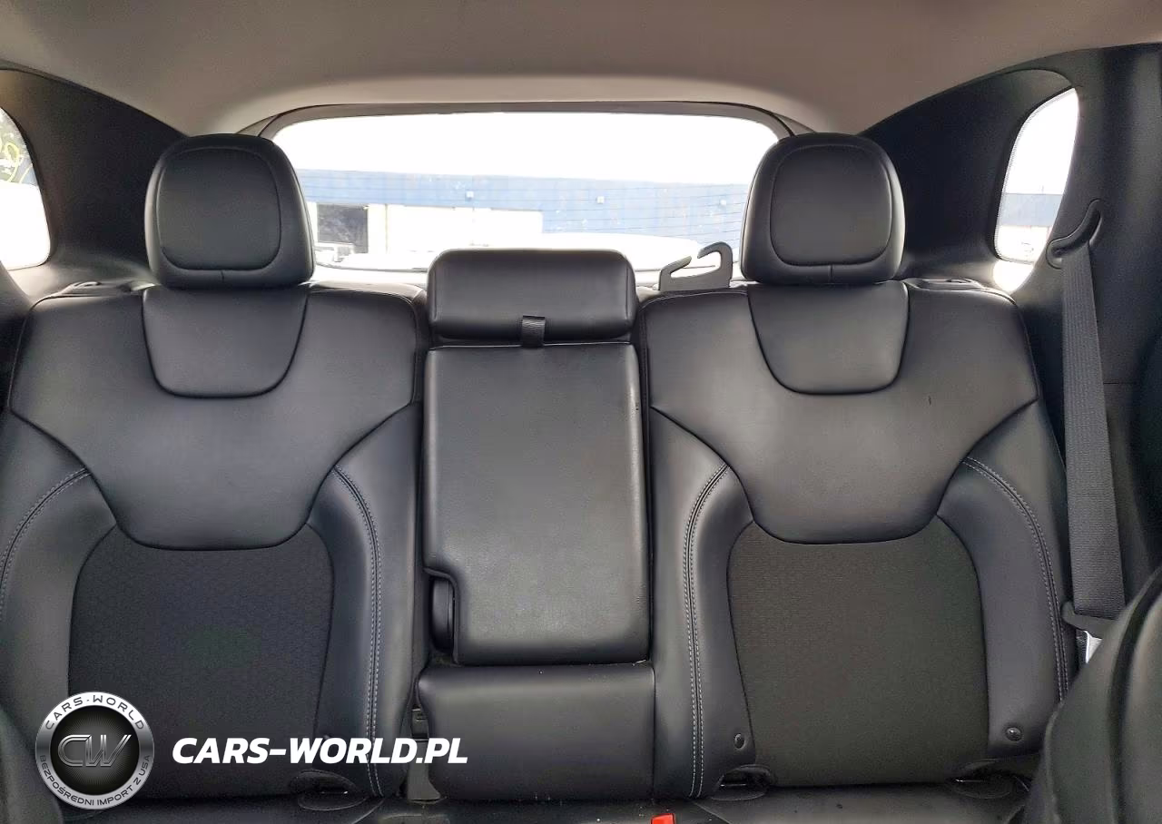2019 Jeep Cherokee Latitude Plus VIN:1C4PJLLB0KD458305 - 10
