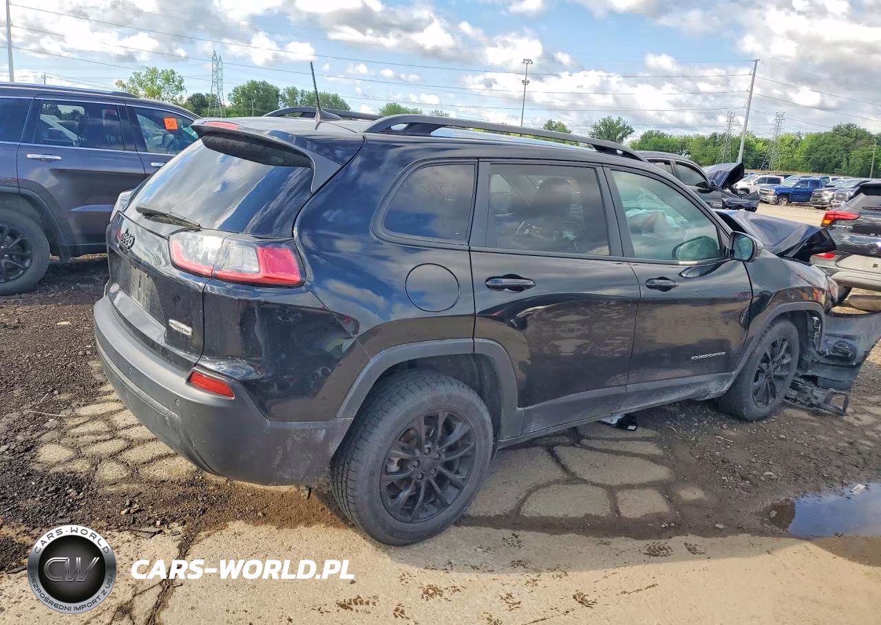 2019 Jeep Cherokee Latitude Plus VIN:1C4PJLLB0KD458305 - 3