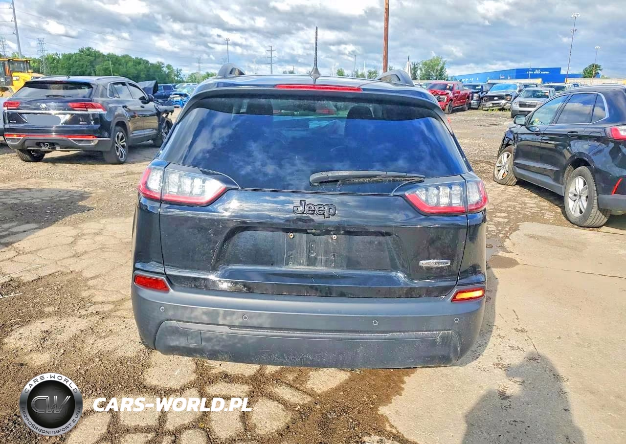 2019 Jeep Cherokee Latitude Plus VIN:1C4PJLLB0KD458305 - 6