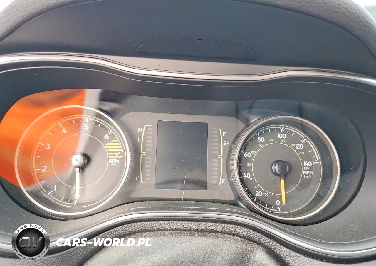 2019 Jeep Cherokee Latitude Plus VIN:1C4PJLLB0KD458305 - 9