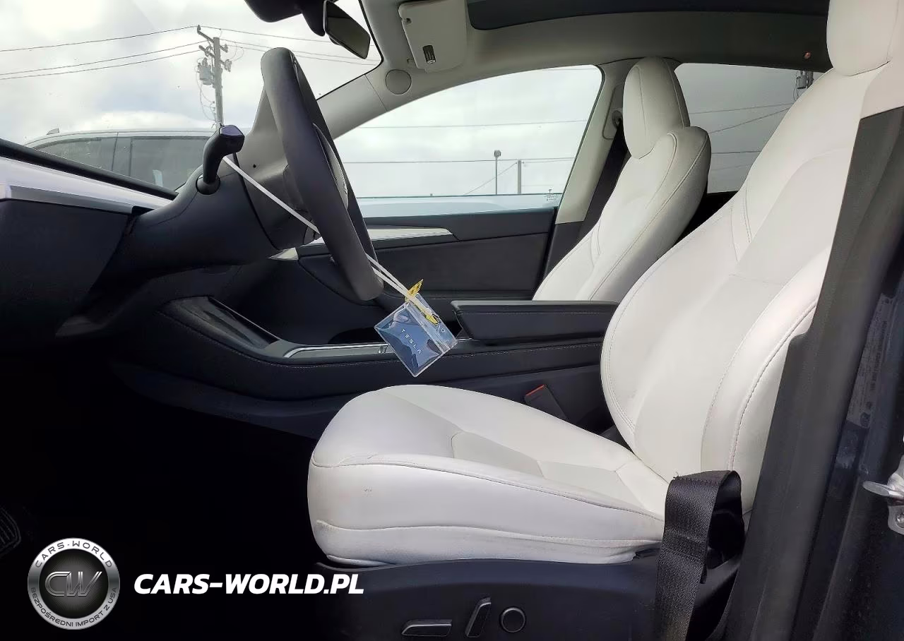 2023 Tesla Model Y VIN:7SAYGDEE0PF840045 - 7