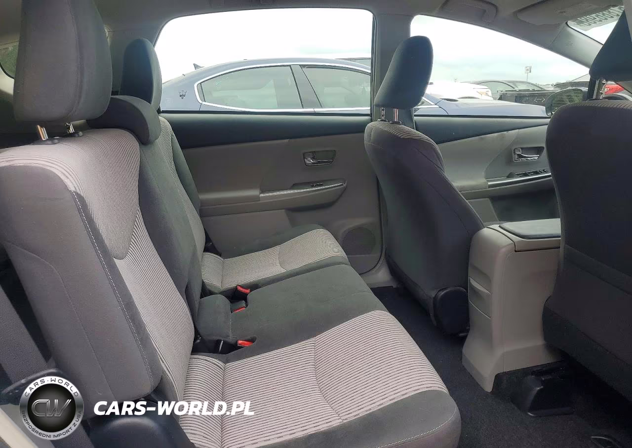 2015 Toyota Prius V Two VIN:JTDZN3EU1FJ031332 - 10