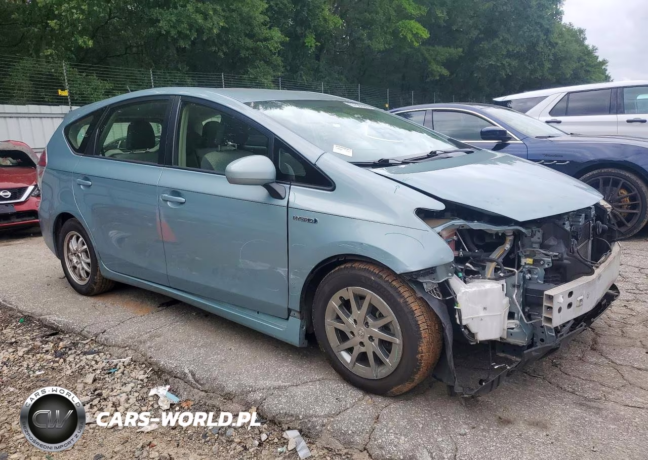 2015 Toyota Prius V Two VIN:JTDZN3EU1FJ031332 - 4