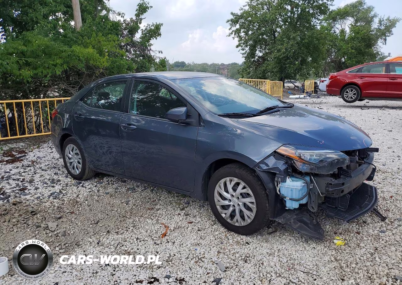 2018 Toyota Corolla Le VIN:5YFBURHE4JP829789 - 4