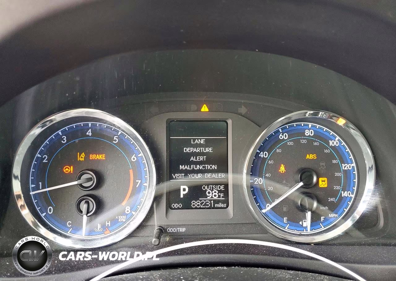 2018 Toyota Corolla Le VIN:5YFBURHE4JP829789 - 9