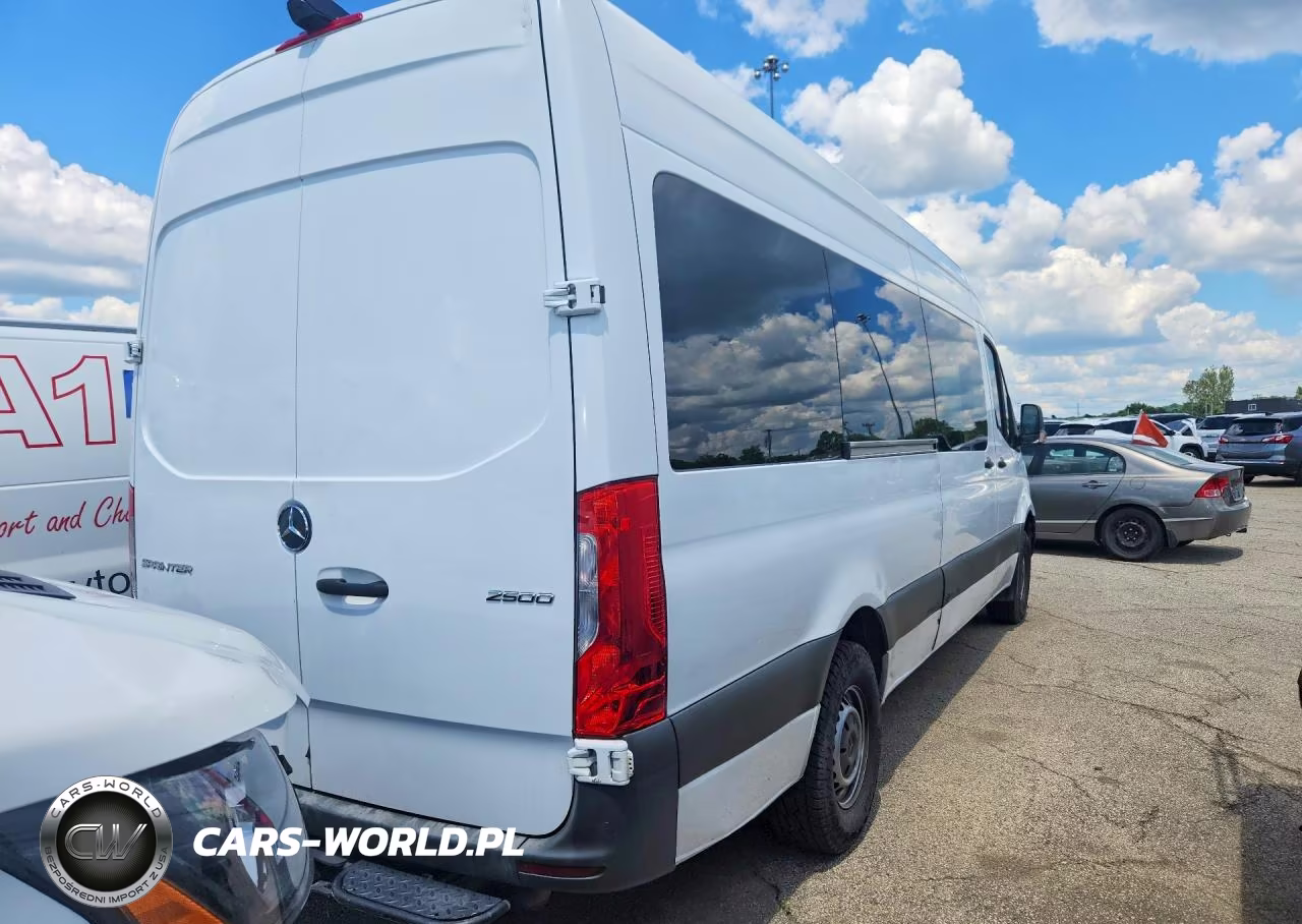 2020 Mercedes-Benz Sprinter 2500 VIN:W1W40CHY7LT025742 - 3