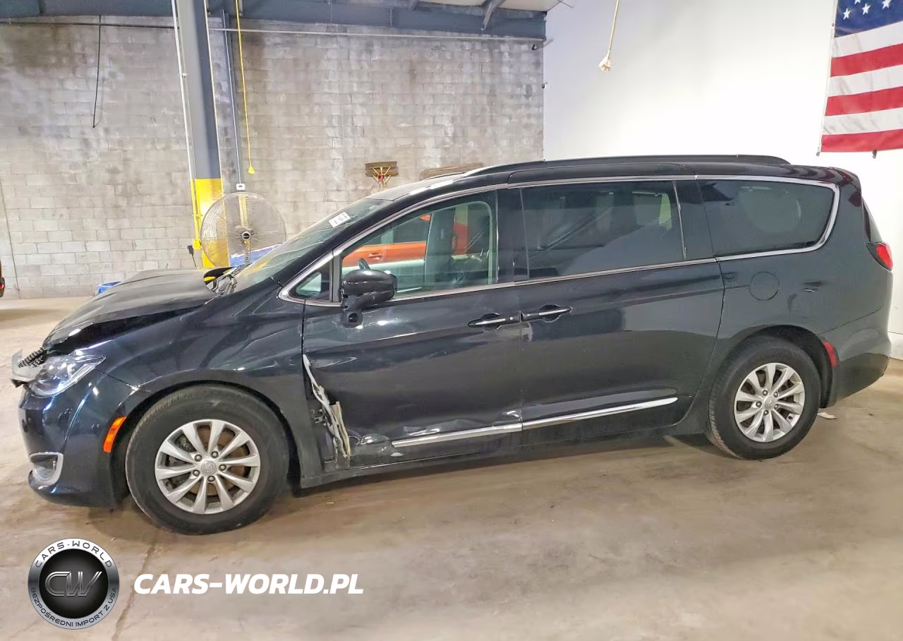 2017 Chrysler Pacifica Touring L – zdjęcie 1 z 13
