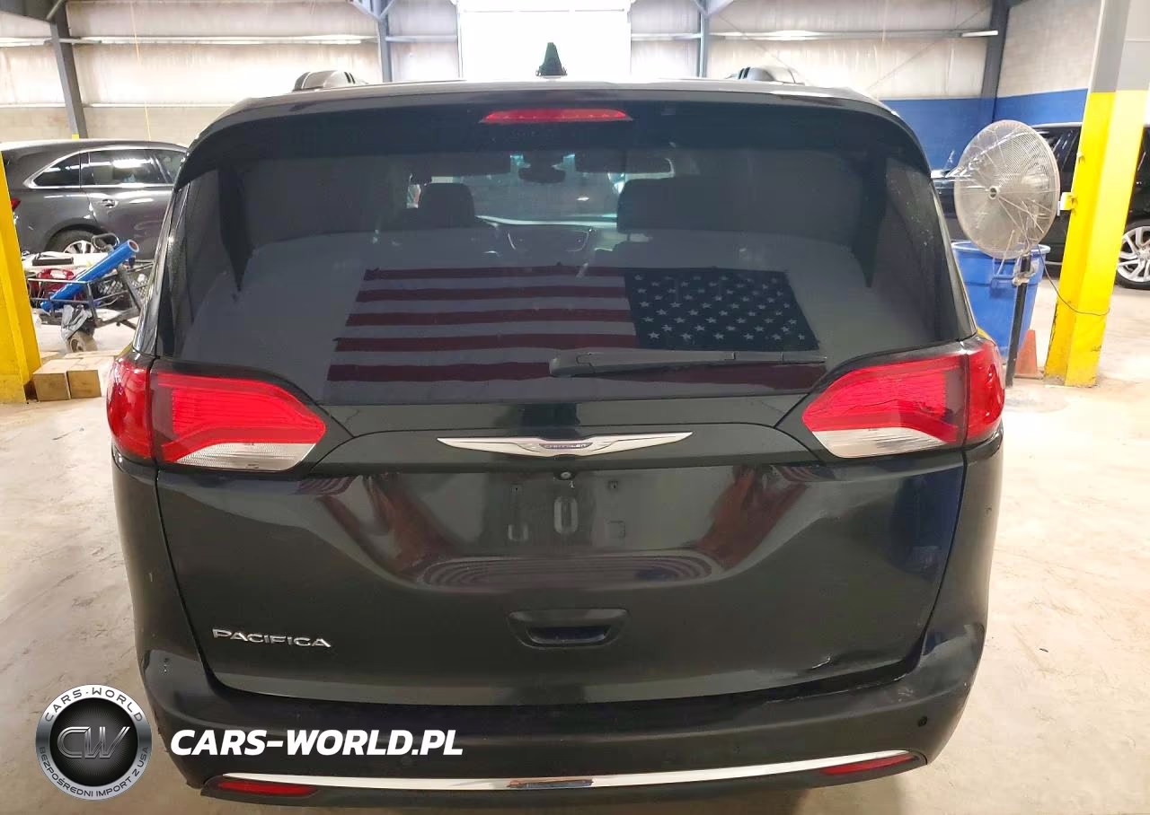 2017 Chrysler Pacifica Touring L VIN:2C4RC1BG6HR833057 - 6