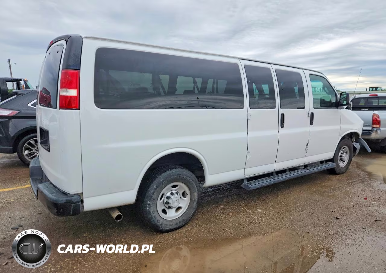 2018 Chevrolet Express G3500 Ls VIN:1GAZGNFG3J1344902 - 3
