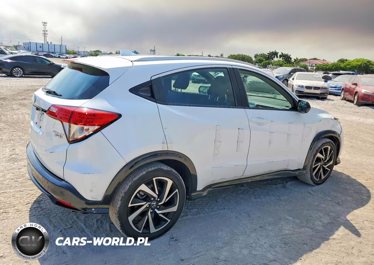 2019 Honda Hr-V Sport VIN:3CZRU6H10KM702597 - 3