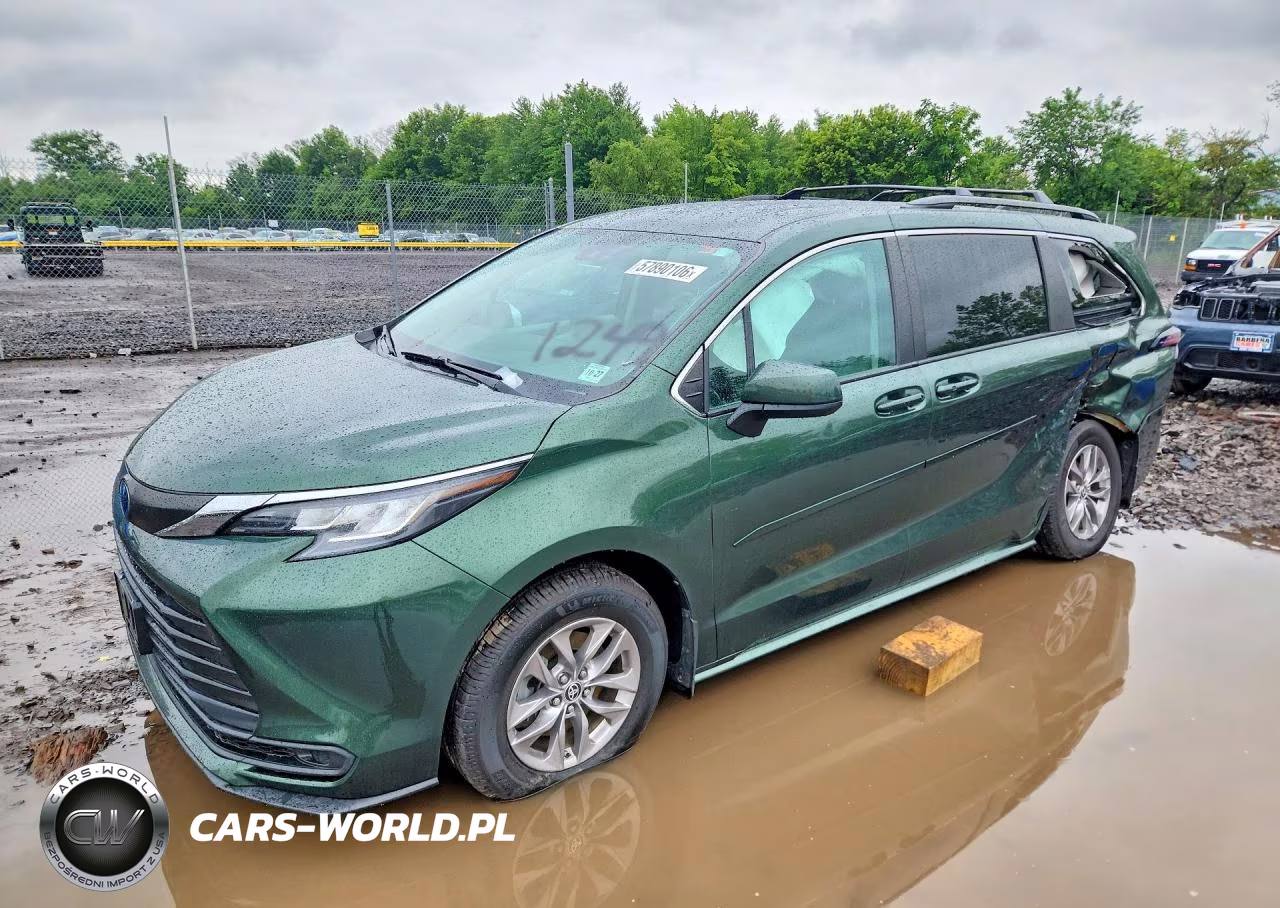 2022 Toyota Sienna Le – zdjęcie 1 z 13