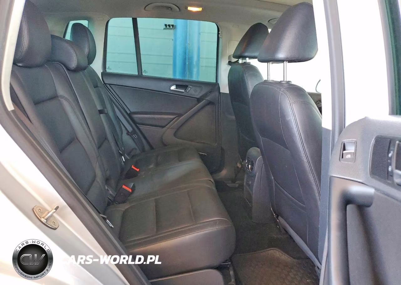 2016 Volkswagen Tiguan S VIN:WVGAV7AX1GW580890 - 11