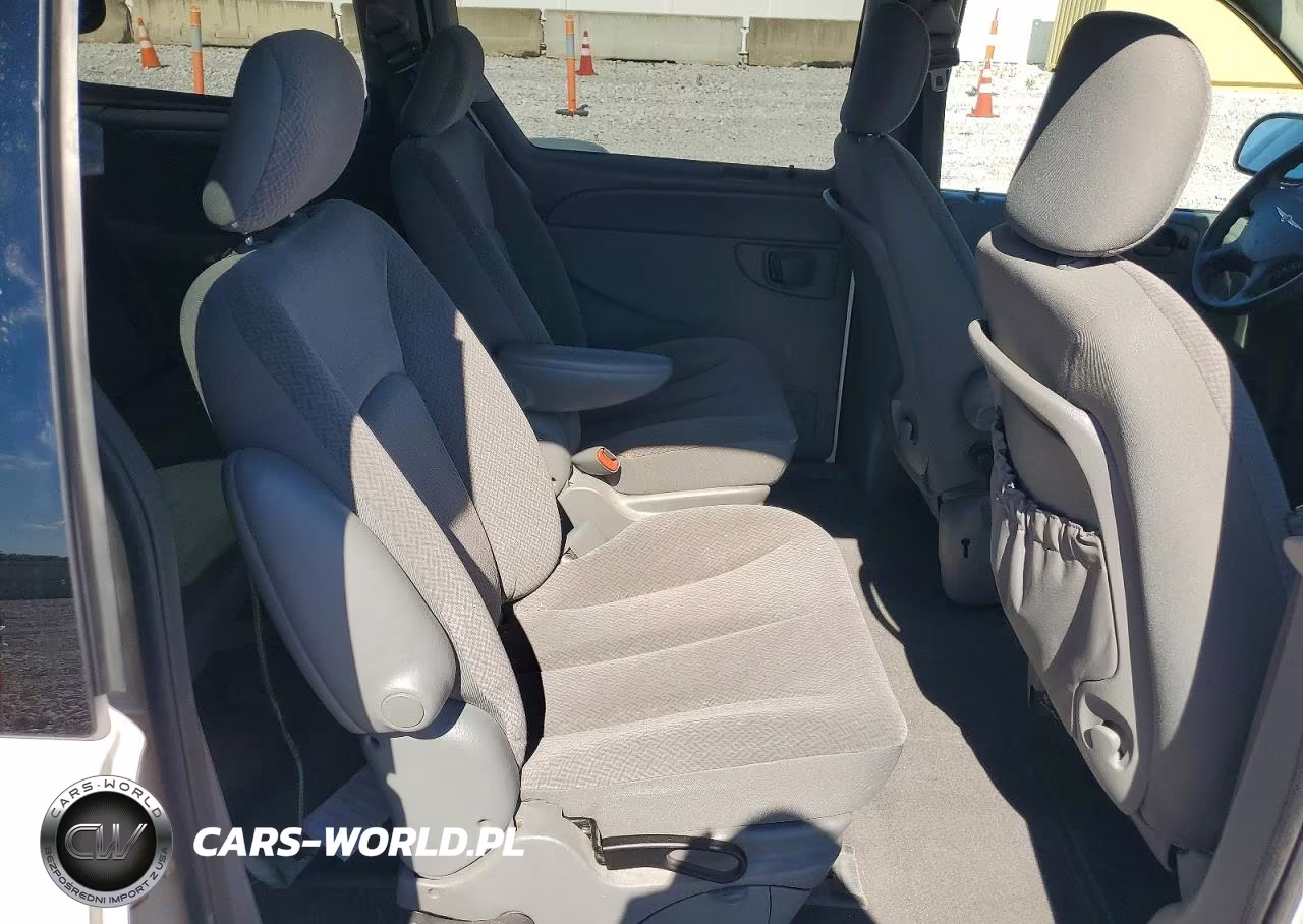 2006 Chrysler Town & Country VIN:1A4GP45RX6B661115 - 11