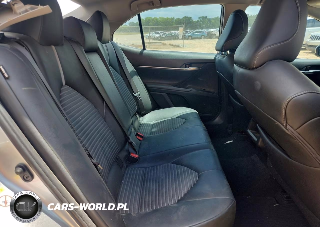 2018 Toyota Camry Se VIN:4T1B11HK1JU118632 - 10
