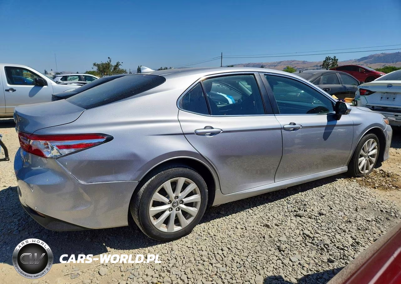 2019 Toyota Camry Le VIN:4T1B11HK1KU195986 - 3