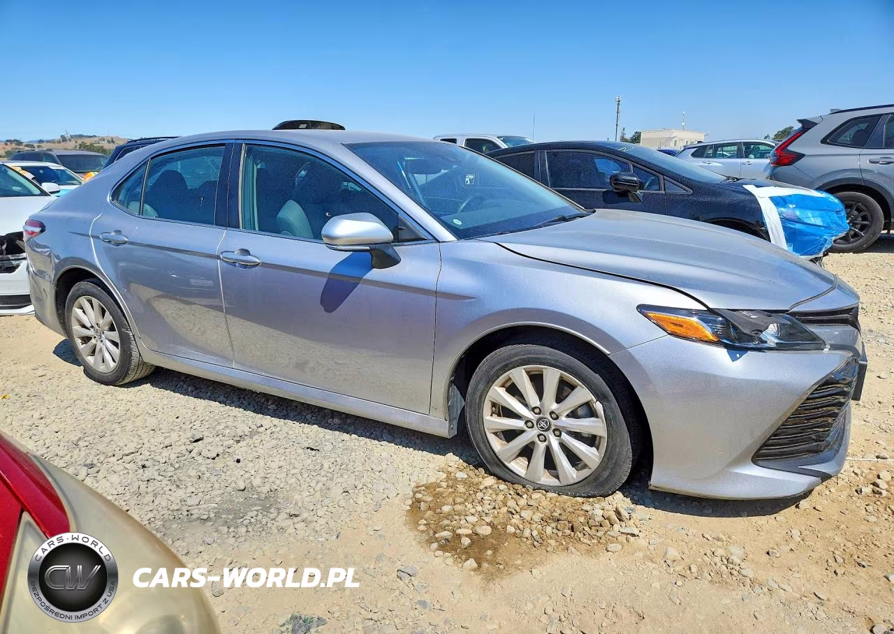 2019 Toyota Camry Le VIN:4T1B11HK1KU195986 - 4