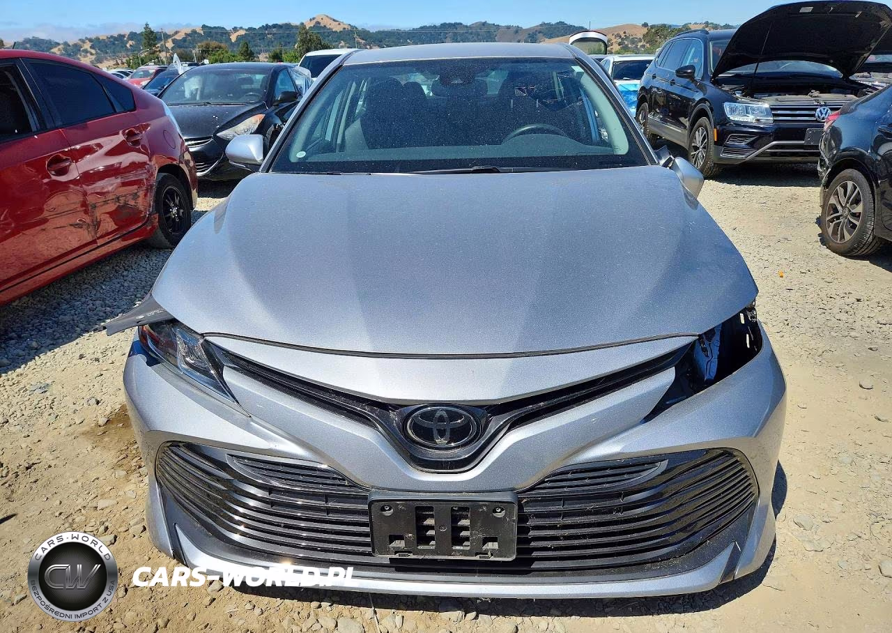 2019 Toyota Camry Le VIN:4T1B11HK1KU195986 - 5