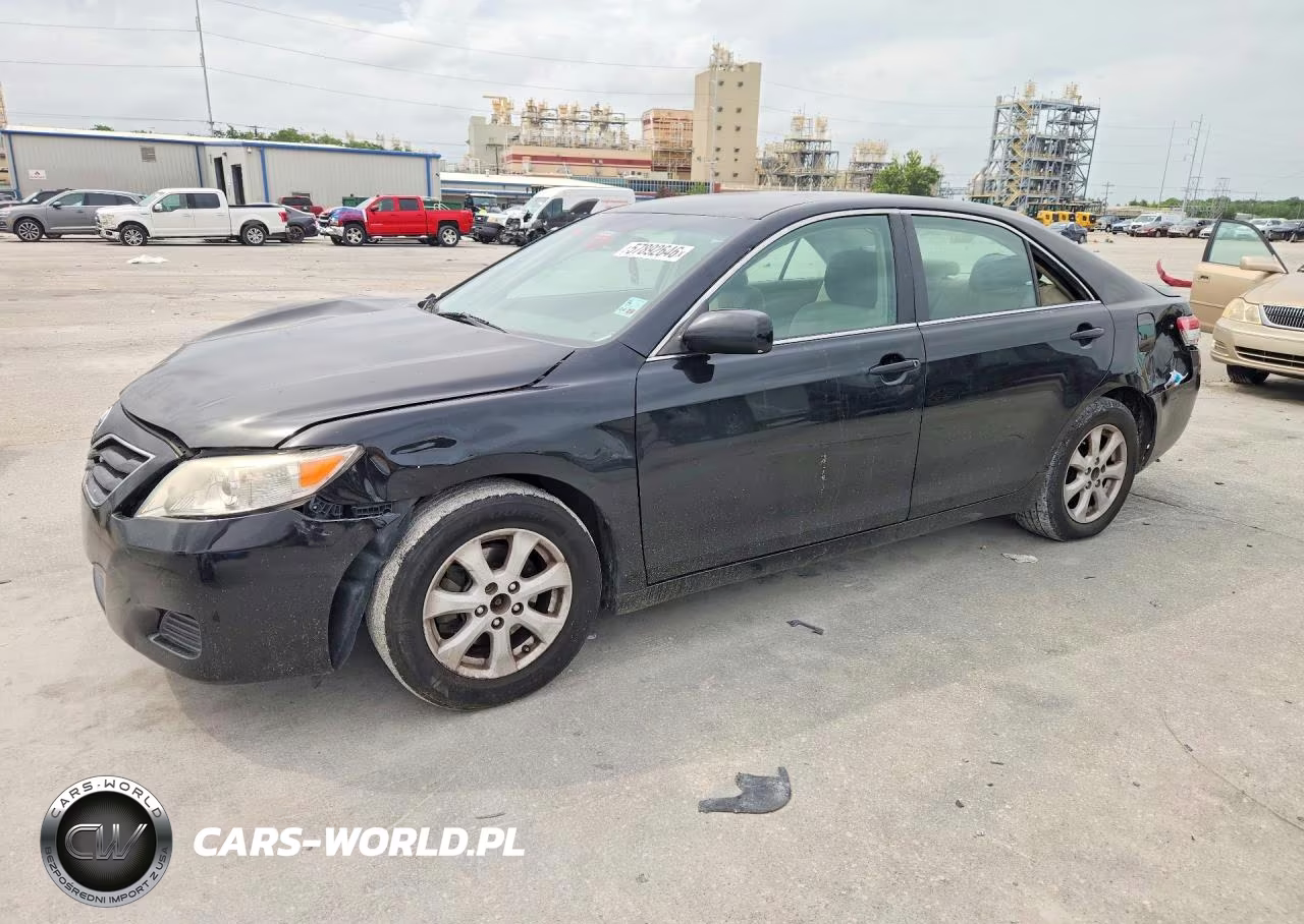 2011 Toyota Camry Le – zdjęcie 1 z 12