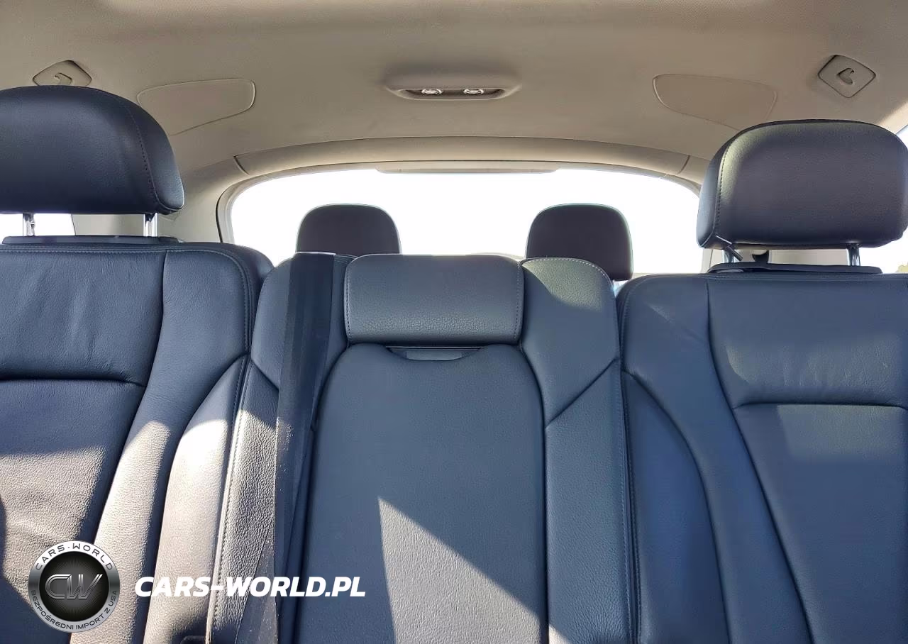 2018 Audi Q7 Premium Plus VIN:WA1LHAF79JD024950 - 10