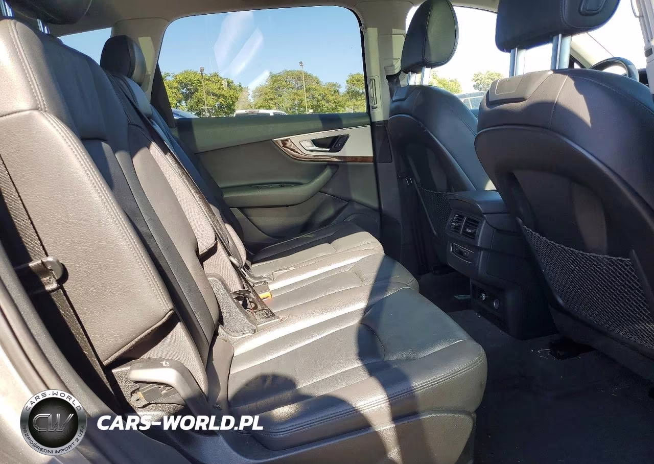 2018 Audi Q7 Premium Plus VIN:WA1LHAF79JD024950 - 11